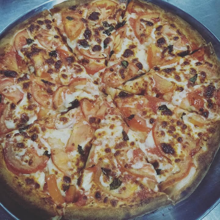Fresh Tomato pizza